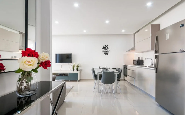 Best Location New Apt Full Amenities