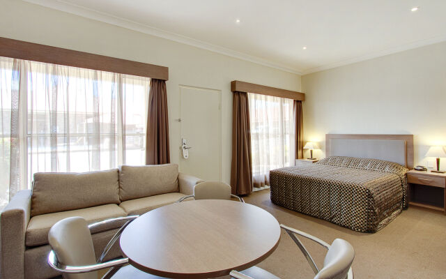 Quality Inn Parkes International