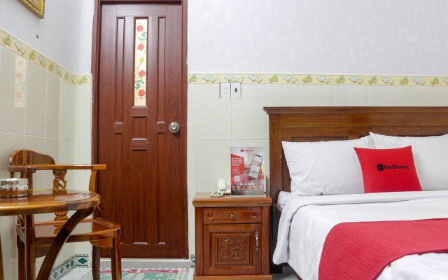 RedDoorz Diamond Hotel CMT8