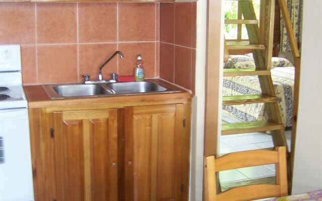 Rhodes Beach Resort Negril