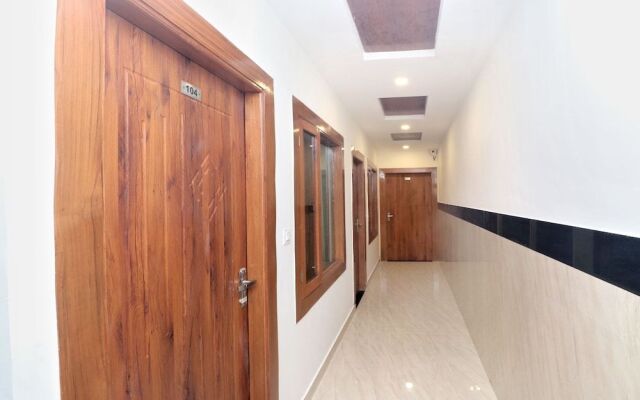 Oyo 18504 Hotel Safari