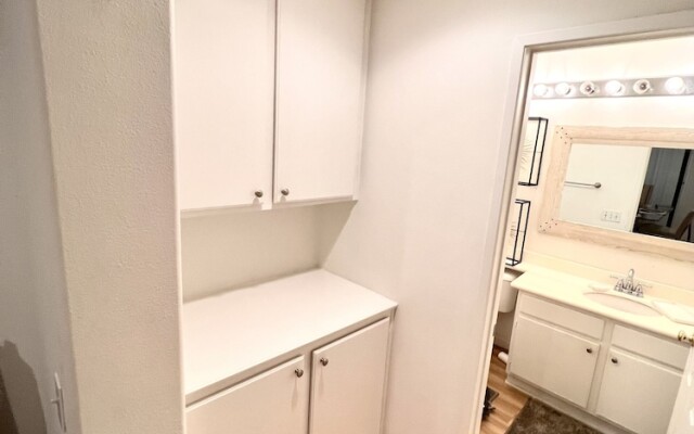 Beautiful 3 Bedroom Townhome in Irvine