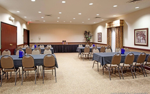Country Inn & Suites by Radisson, Garden City, KS