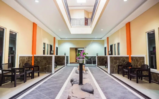 OYO 489 Hotel Triza
