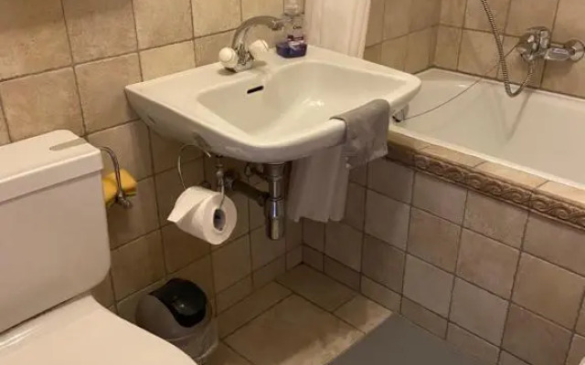 Studio Jolidi new queens bed