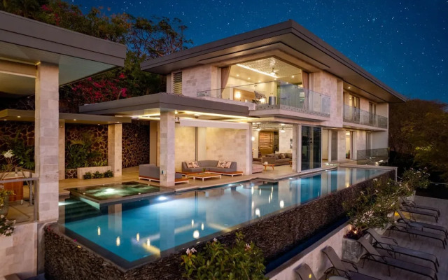 Luxury Villa: Hot Tub: Ocean Views: Fully Staffed