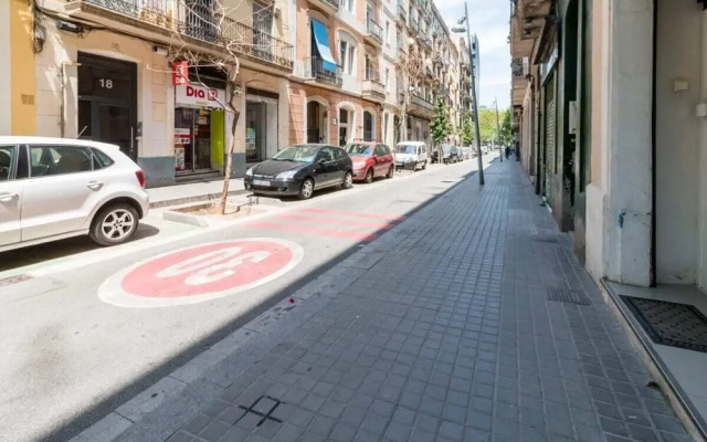 Modern 2 Bedroom in Poble Sec, 7 Minutes to Metro