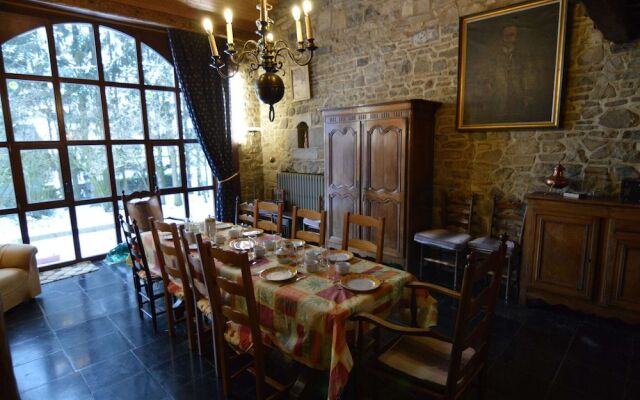 Charming Holiday Home in Halleux with Garden