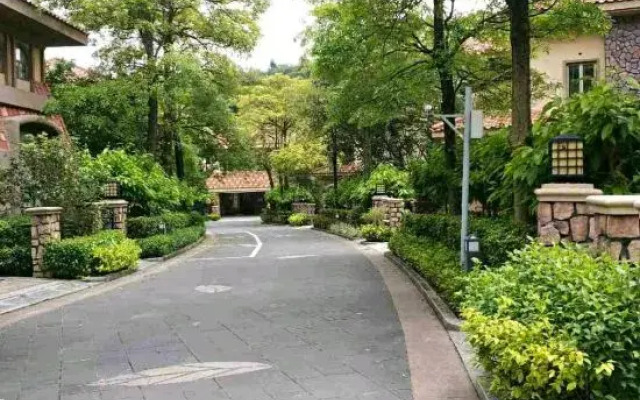 Splendid Xiangjiang Hot Spring Villa