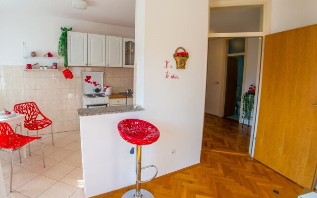 Apartment Red