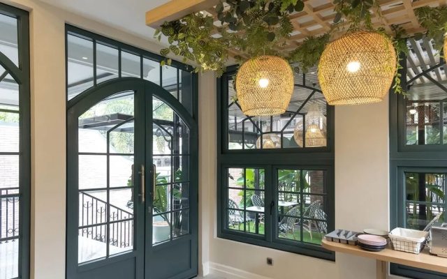 UROOMS Senopati