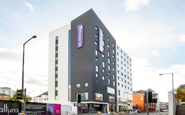 Premier Inn Woking Town Centre