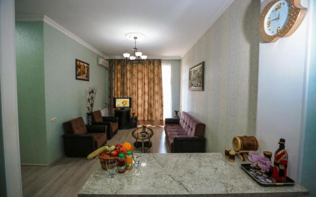 Happy Hub Apartment