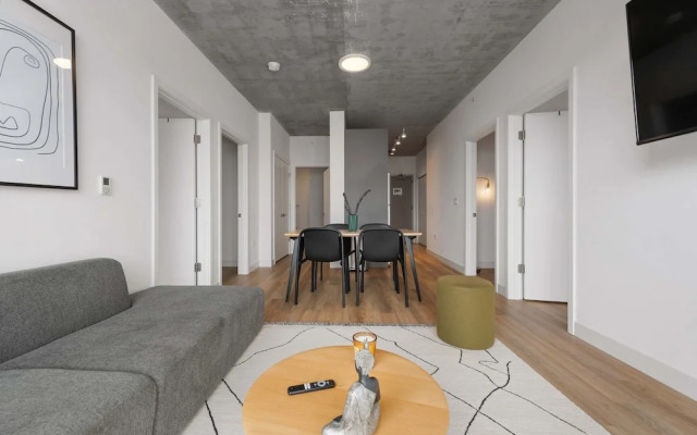 4BR Group Retreat Near Lincoln Park