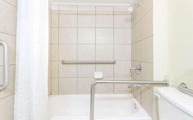 Days Inn by Wyndham Pensacola - Historic Downtown