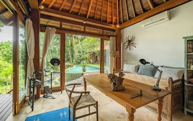 Private Pool Villa in ubud with Jungle View