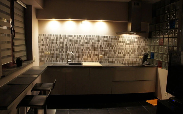 J and R Brussels City Apartment