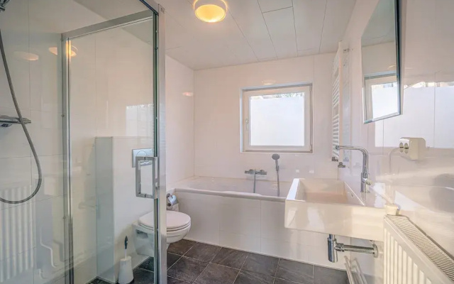 Cozy Detached Bungalow for 4 Persons