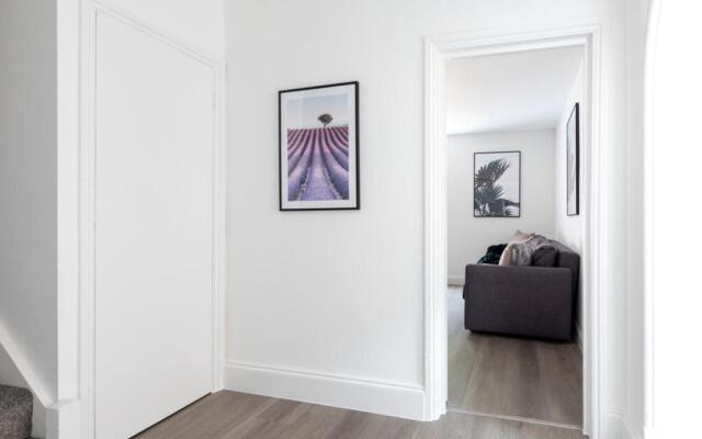 The White House Flat by Select SA