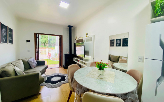 Aconchego e Economia- Lareira, Ar Condicionado, WI Fi, Espaço Gourmet