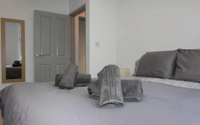 Spacious Central Chic Apartment - Simply Check In