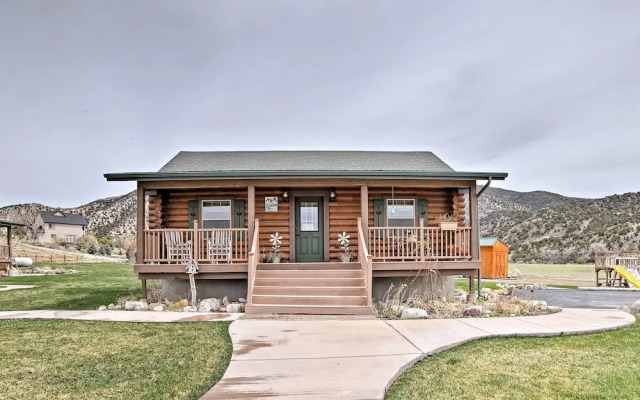 Rustic Cabin Near Palisade State Park w/ Deck!