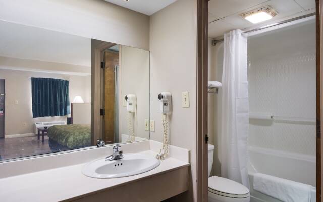 Econo Lodge Inn & Suites Knoxville East