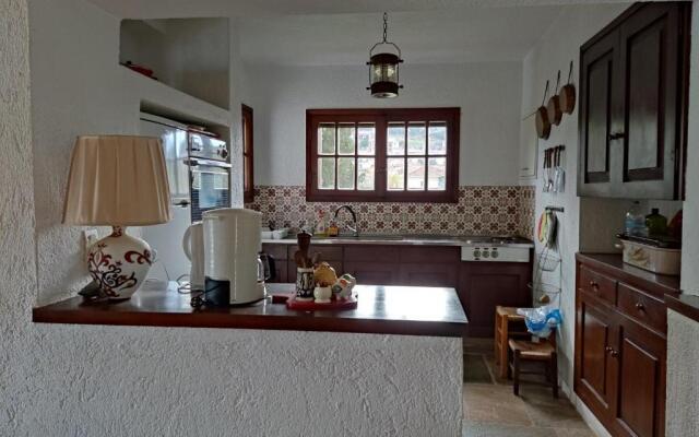 Lito's dream villa by the sea!