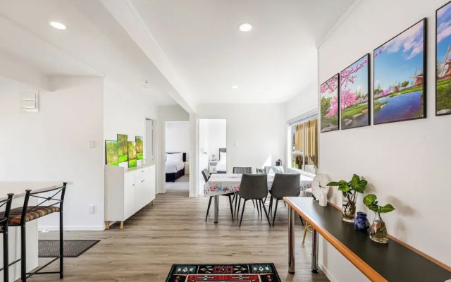 Spacious, Freshly Renovated 3Br Ellerslie Unit!