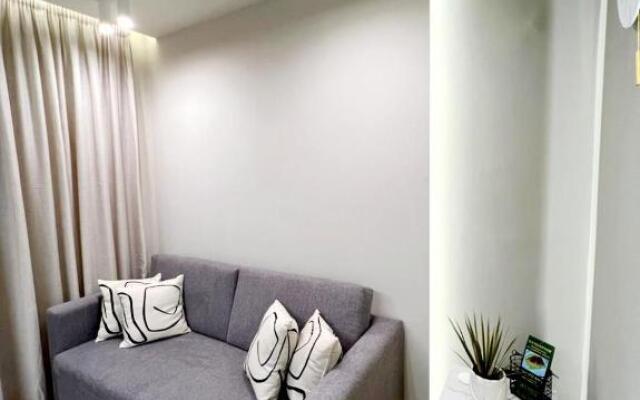 8 Blocks Apartments 4B