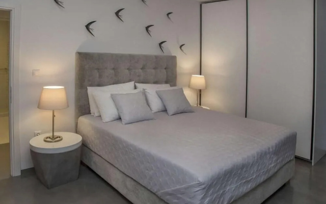 Luxury Penthouse touching the Acropolis by GHH