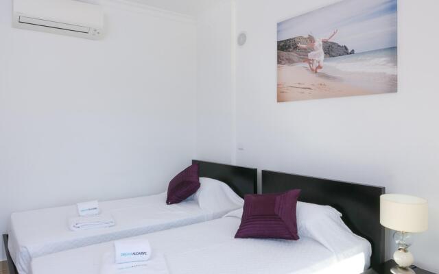 C04 - Pool View 3 Bed Apartment