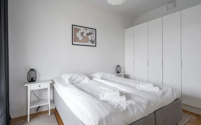 Modern 2BR Apartment with Sauna & Large Balcony