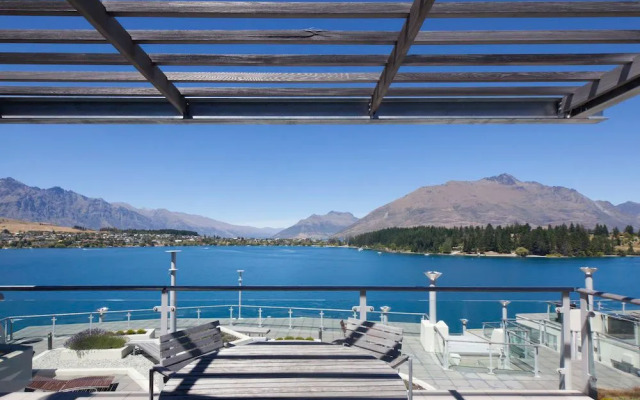 Luxury Lake Suites