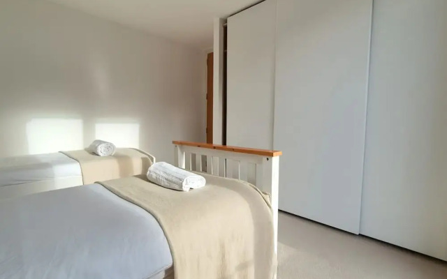 Spacious 3 Bedroom Flat in Kensington