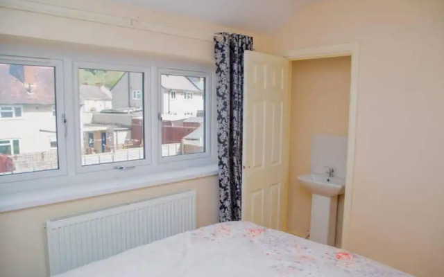 2bed House- Dudley-garden-wifi-tv