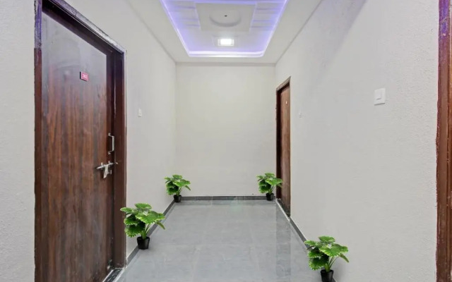 Oyo Flagship 93292 Hotel White House