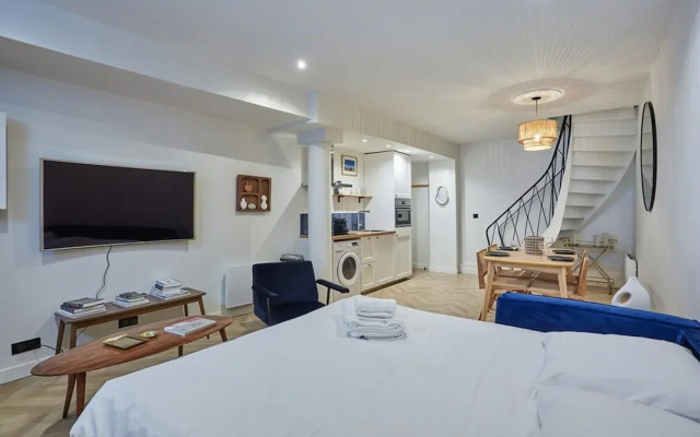Superb Duplex Apartment Center of Paris