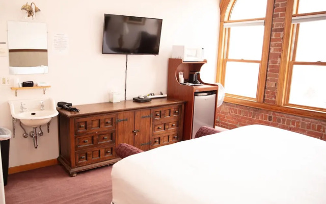 Victor Hotel