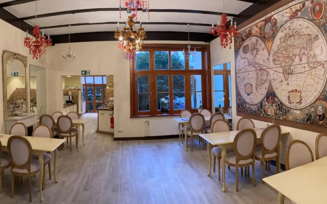 Hotel Avalon