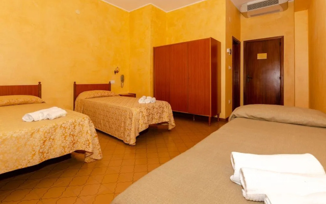 Hotel Holiday