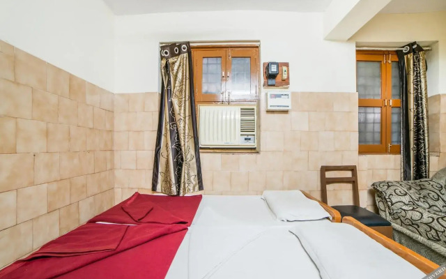 Sree Radha Lodge by OYO Rooms