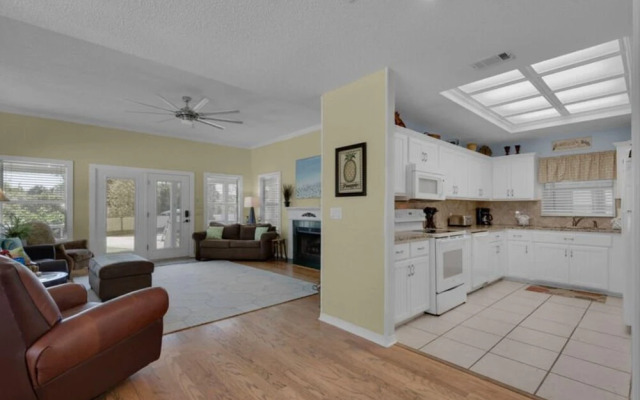 Pineapple Cabana by Bliss Beach Rentals