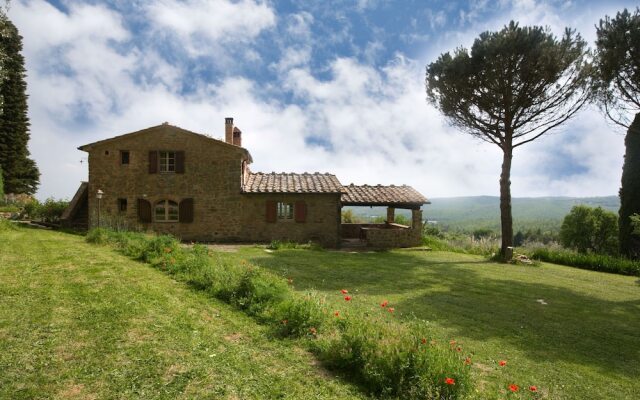 Magnificent Farmhouse in Lucignano With Swimming Pool