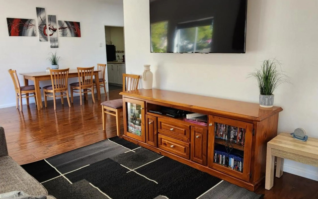 LUXURIOUS Couples Escape, SPA BATH, Netflix, NBN