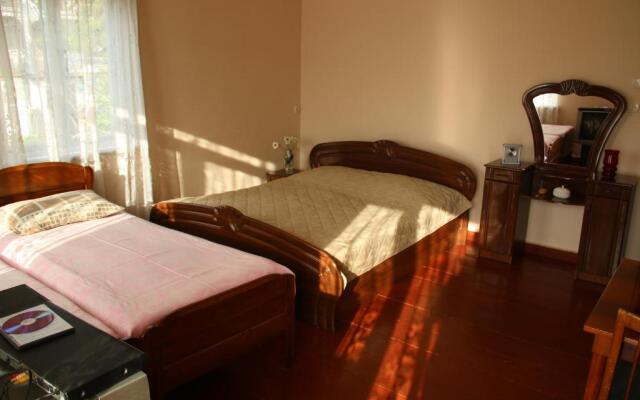 Achi Guest House