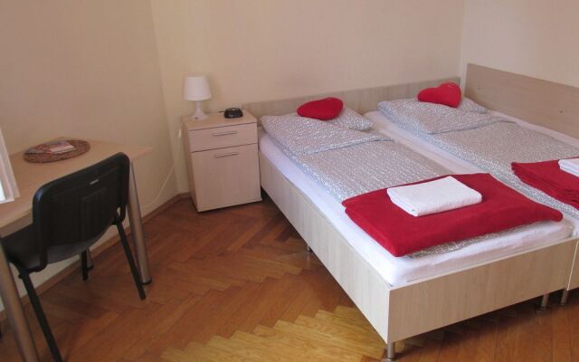 Euro-Room Rooms & Apartments