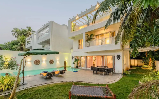 Legacy by Hireavilla -5br w Private Pool in Siolim
