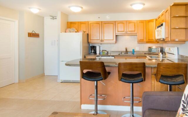 Deluxe Ocean and City View Waikiki Banyan Condo, Free Parking & Wi-Fi by Koko Resort Vacation Rentals