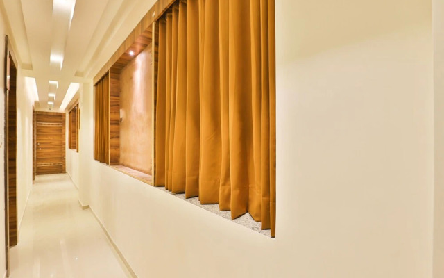 OYO 11922 Hotel Sunstar Inn